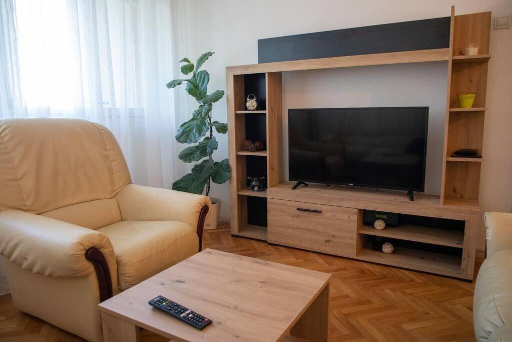 Dora Apartment Ni Exteriör bild