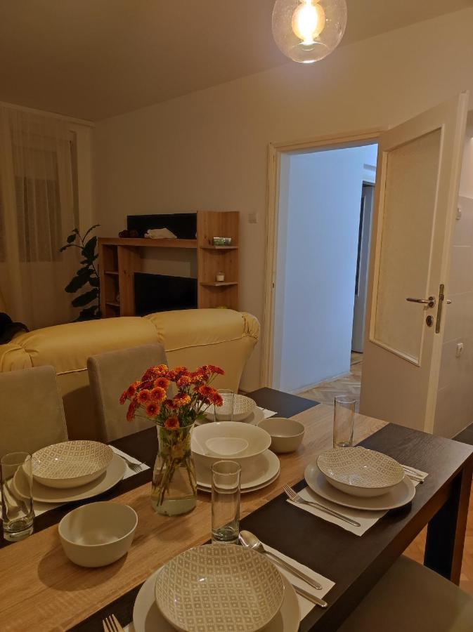 Dora Apartment Ni Exteriör bild
